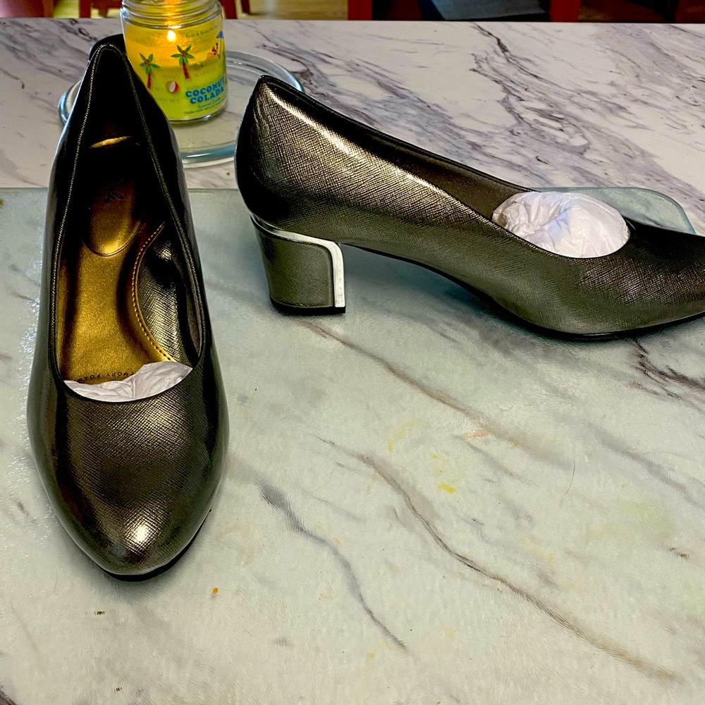 Beautiful Hush Puppies Pewter Heels